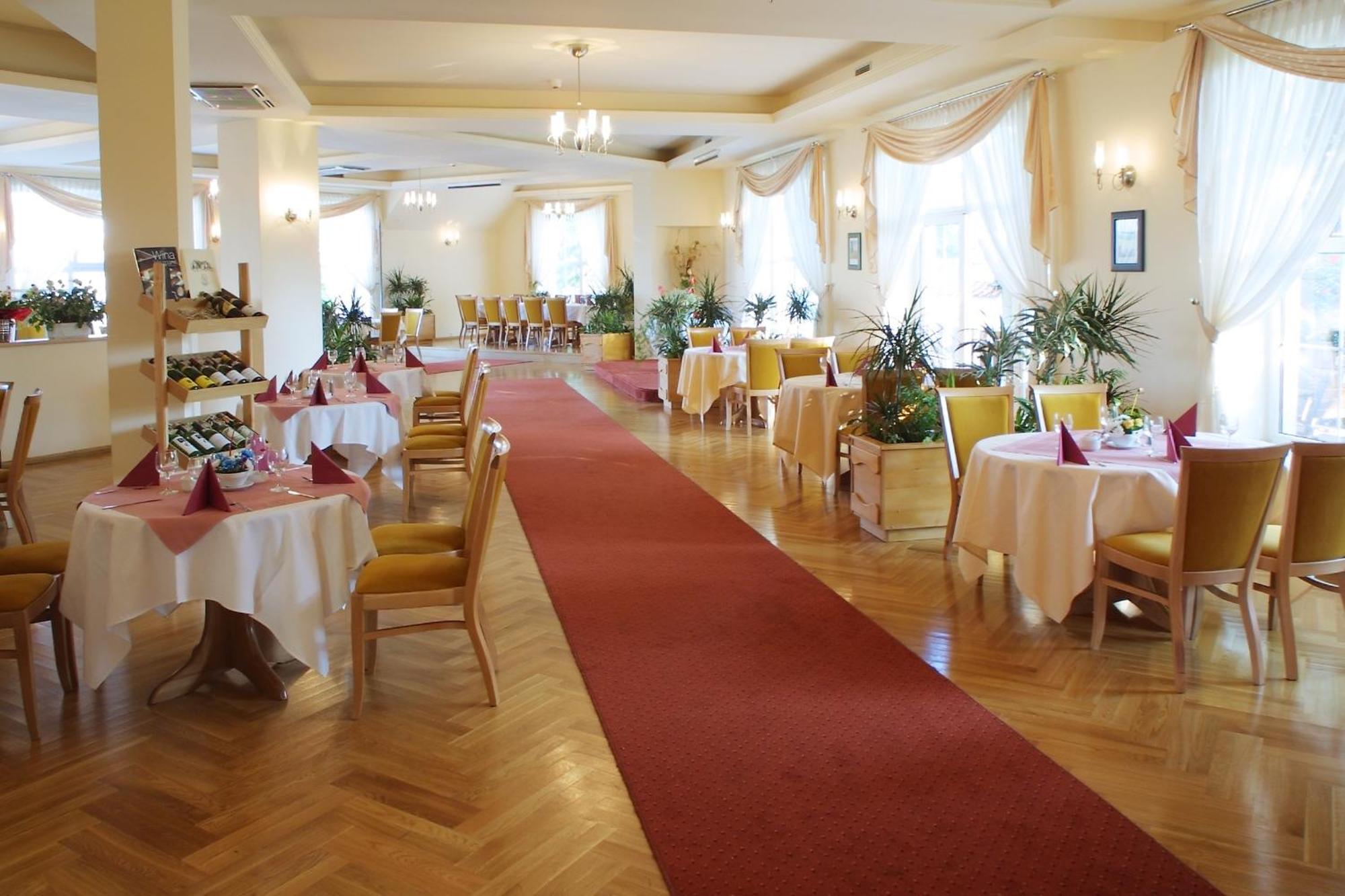 Hotel Bielany Bielany Wrocławskie Exterior foto